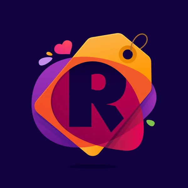Logotipo de letra R com coração de etiqueta de venda e salpicos . — Vetor de Stock