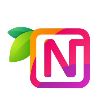 Meyve suyu ve yeşil yaprakları ile kare N harfi.