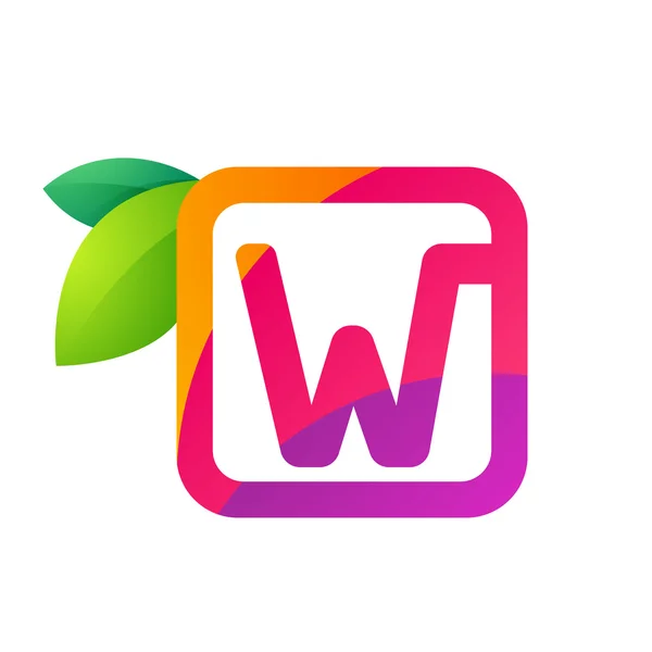 W letter in square with juice and green leaves. — Stock Vector