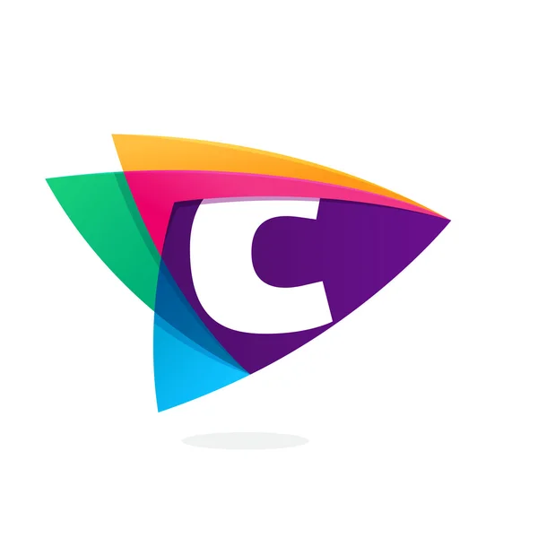 Bokstaven C logotyp i korsningen triangelikonen. — Stock vektor