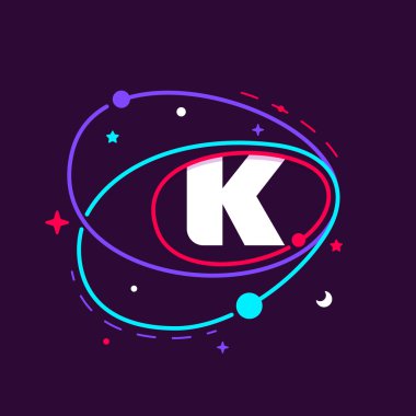 Uzay yörüngelerinde, yıldızlarda ve gezegenlerde K harfi logosu.