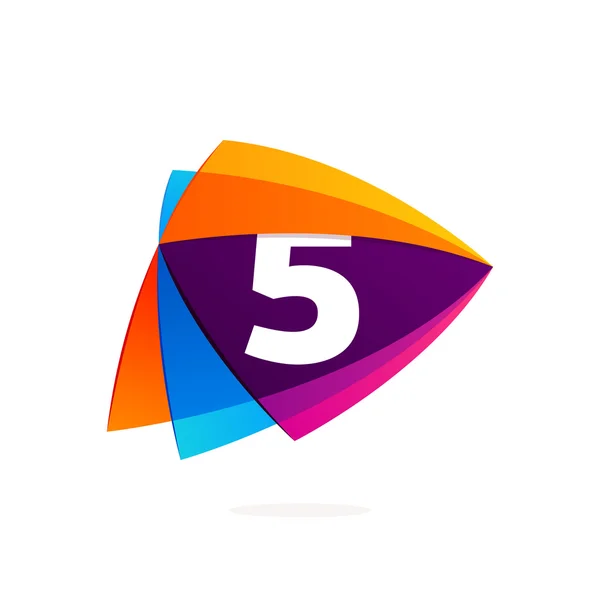 Logo numer pięć w ikonę przycisku Play. — Wektor stockowy