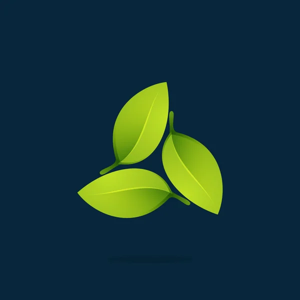 Folhas verdes em um logotipo triângulo redemoinho . —  Vetores de Stock