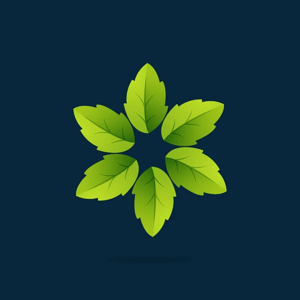 Groene bladeren in een werveling star-logo. — Stockvector