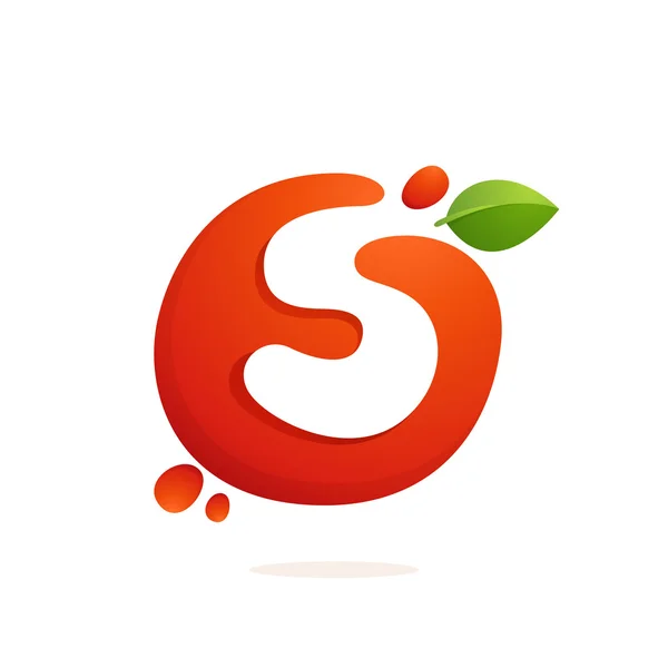 Letter S logo in fresh juice splash with green leaves. — Stock Vector
