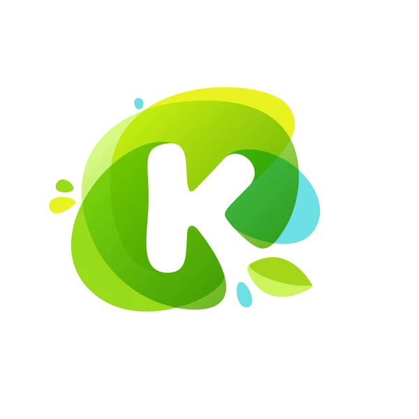 Letter K logo at green watercolor splash background. — Stock Vector