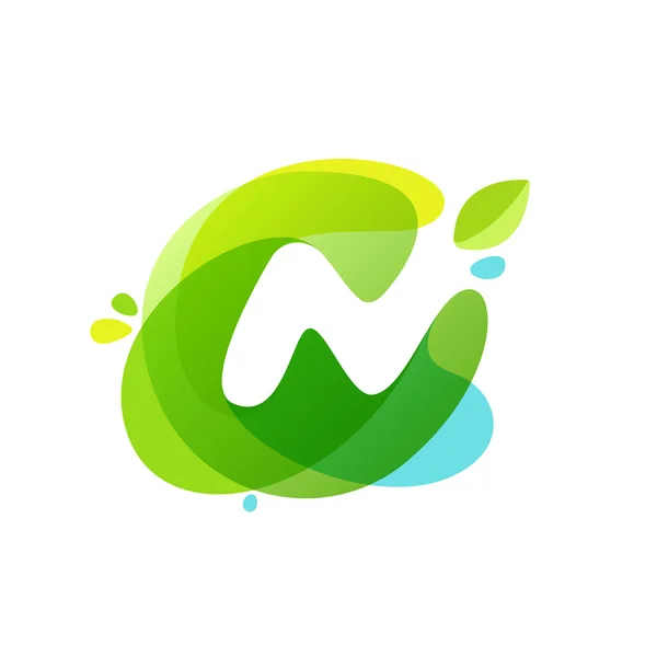 Letter N logo at green watercolor splash background. — Stock Vector