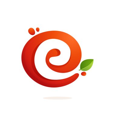 Taze meyve suyu sıçrama yeşil yaprakları ile harf E logo. 