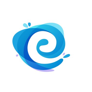 Mavi su sıçramaarka planda Letter E logosu.