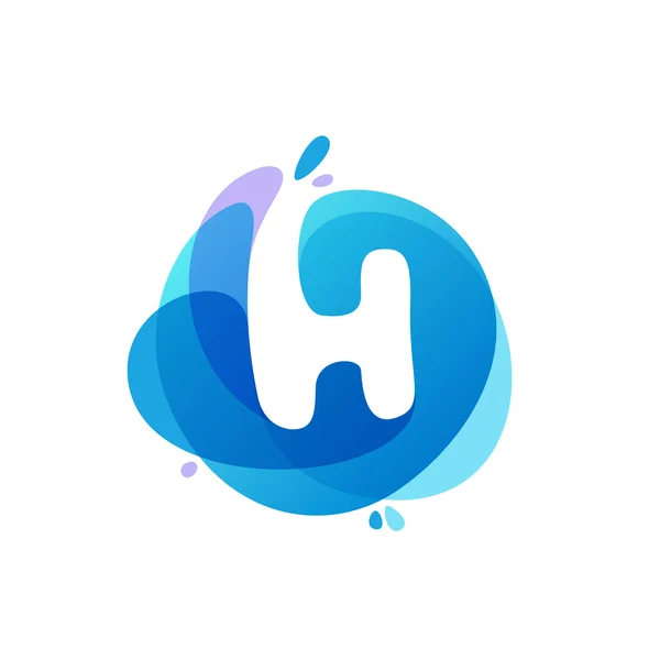Letter H logo at blue water splash background. — Stock Vector