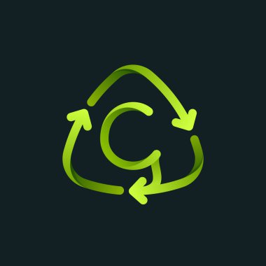 C harfi logosuyla geri dönüşüm sembolü. Dönen oklarla yeşil işareti yeniden kullan. Yaklaşan çevre dostu ve sıfır atık projeniz için vektör yazı tipi. 