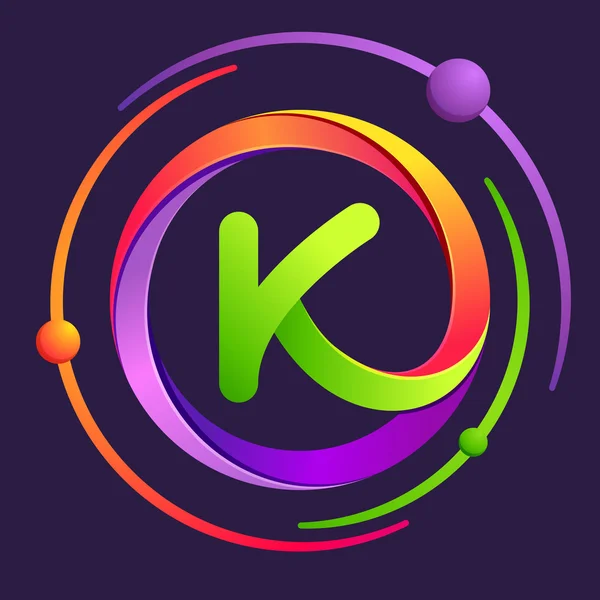 K brief logo met atomen banen. — Stockvector