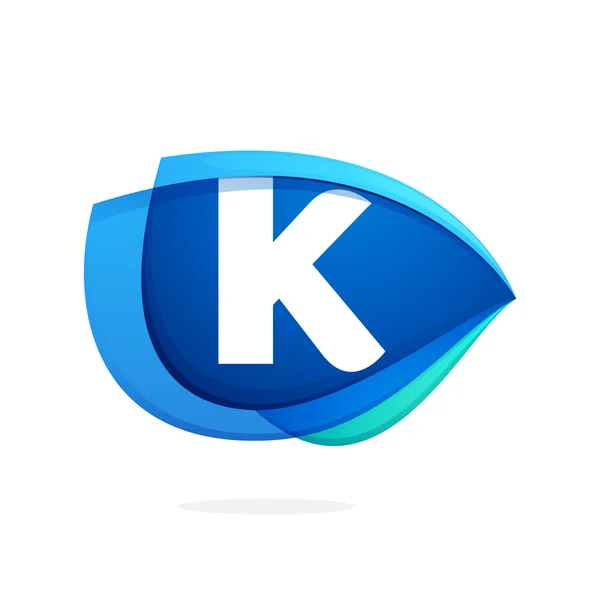 Logotipo de letra K con ala u ojo azul — Vector de stock