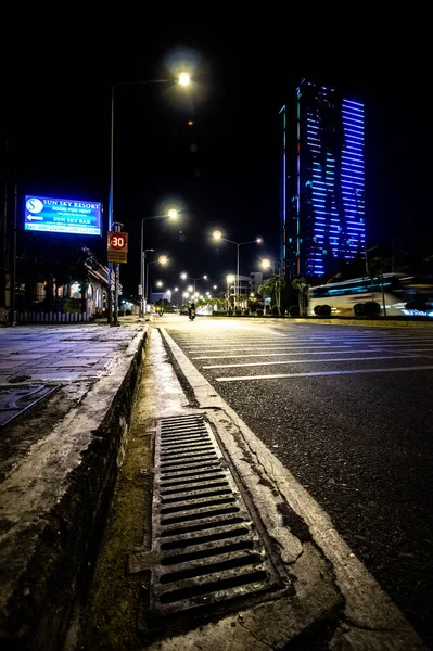 Ночной Городской Пейзаж Находятся Вблизи Асфальта Городского Освещения Освещения Зданий — стоковое фото
