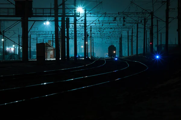 Ferrocarril Por Noche Con Luz Azul —  Fotos de Stock