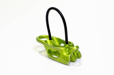 tırmanma ekipmanları beyaz üzerine yankı yapıyor