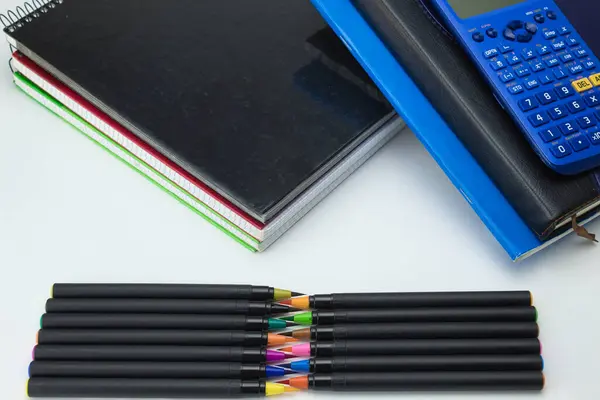 Grupo Herramientas Escolares Con Cuadernos Marcadores Bolígrafos Calculadora Listo Para — Foto de Stock