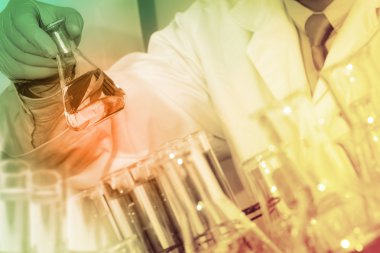 araştırmacı kimyasal laboratuvar araştırma laboratuvarı.