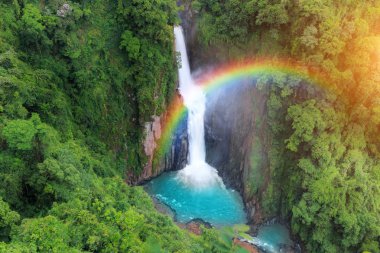 Haew Narok şelale ile gökkuşağı sonra yağmur Khao Yai Milli Parkı, Tayland