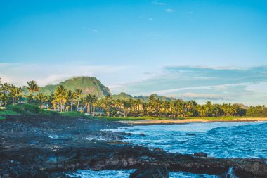 Hawaii adasındaki Poipu noktasından görülen gemi enkazı plajı