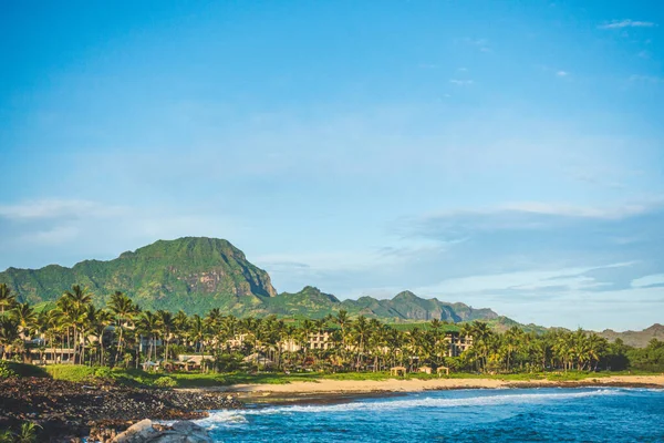 Playa del naufragio vista desde el punto de Poipu en la isla de Hawaii — Foto de Stock