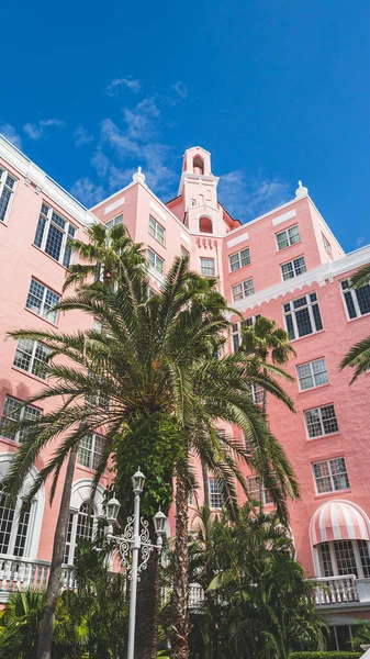 Don Cesar Hotel St. Pete beach Florida against Blue sky with clouds — Stock Photo, Image