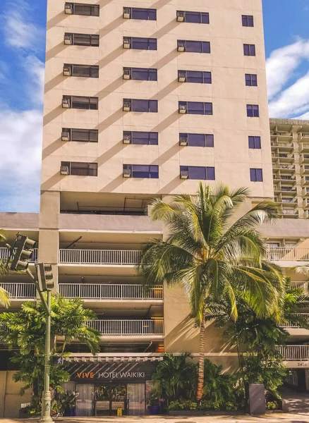 Waikiki Hawaii Street view of the Vive Hotel in the afternoon — Stock Photo, Image