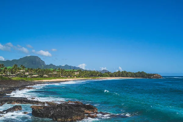 Playa del naufragio vista desde el punto de Poipu en la isla de Hawaii — Foto de Stock