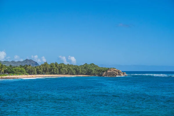 Playa del naufragio vista desde el punto de Poipu en la isla de Hawaii — Foto de Stock
