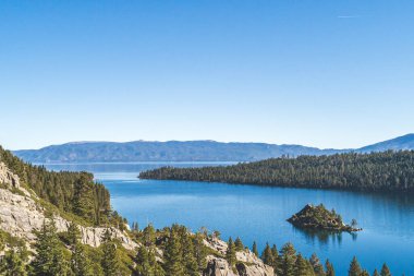 Emerald Körfezi manzaralı, Tahoe Gölü, California