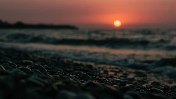 Rodos 'ta Günbatımında Çakıl Taşları Aydınlandı