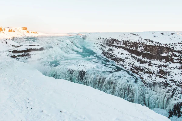 İzlanda 'da Buz Şelalesi