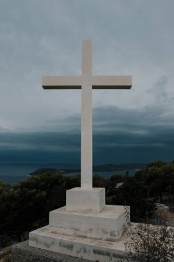 Bulutlara Karşı Çapraz