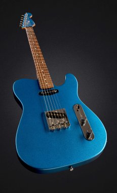 Siyah arka plan üzerine Gitar solo