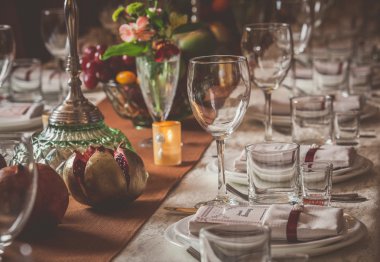 Festival masa dekorasyonu