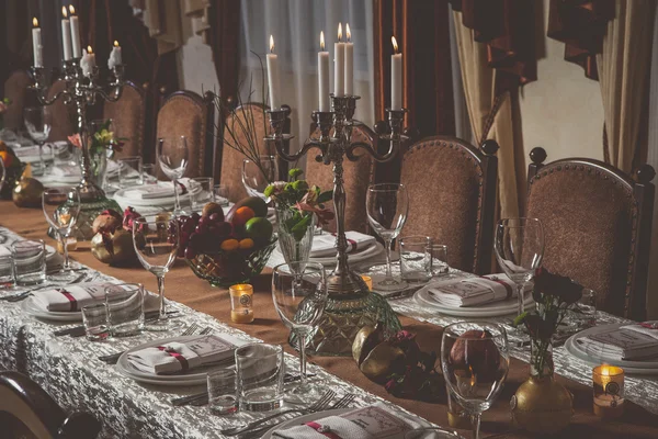 Festival masa dekorasyonu