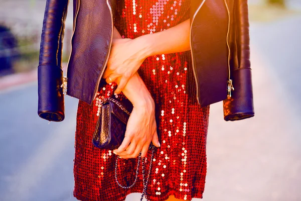 Stylish girl with purse — Stockfoto
