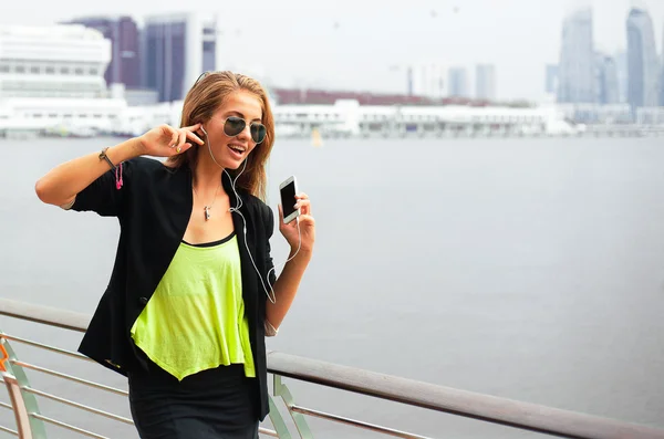 Moda mujer feliz — Foto de Stock