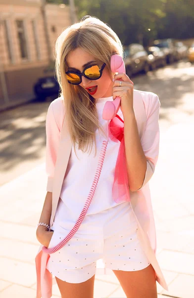 여름 맑은 라이프 스타일 패션 초상화 — 스톡 사진