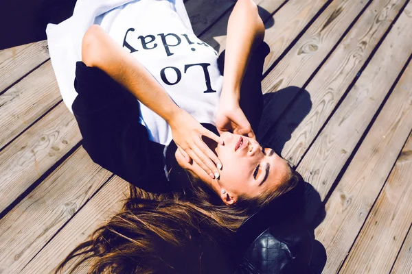 Mulher bonita jovem — Fotografia de Stock