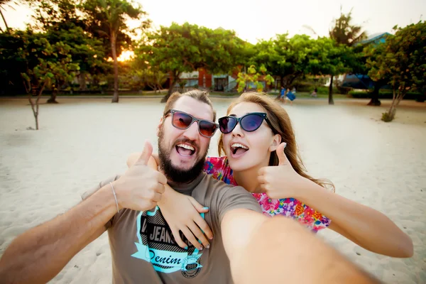 Jovem elegante casal hipster — Fotografia de Stock