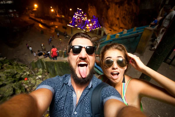 Beautiful traveling couple — Stock Photo, Image