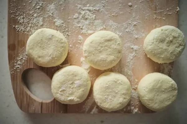 Süzme peynirden evde cheesecake pişirmek