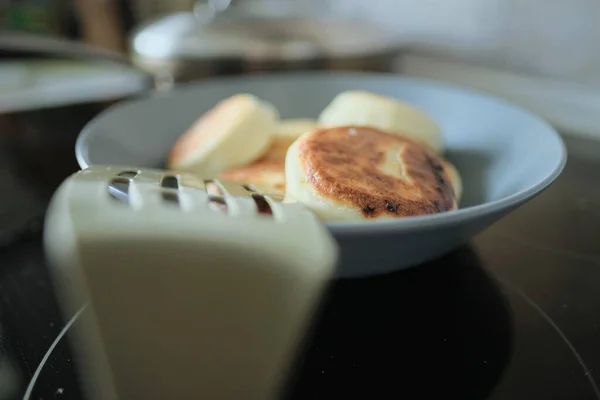 Süzme peynirden evde cheesecake pişirmek