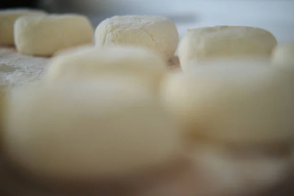 Süzme peynirden evde cheesecake pişirmek