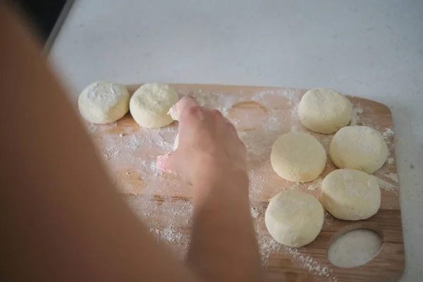 Süzme peynirden evde cheesecake pişirmek