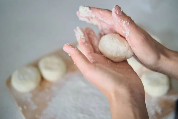 Süzme peynirden evde cheesecake pişirmek