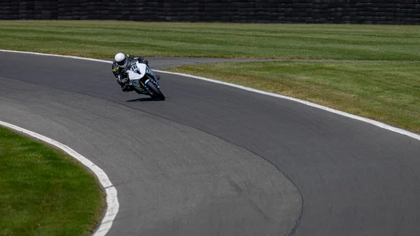 Disparo Una Moto Carreras Mientras Circula Una Pista —  Fotos de Stock