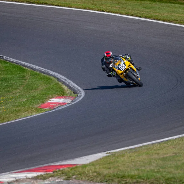 Een Opname Van Een Racemotor Als Het Circuit — Stockfoto