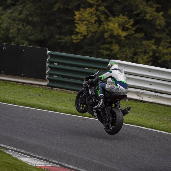 Disparo Una Moto Carreras Mientras Circula Una Pista —  Fotos de Stock